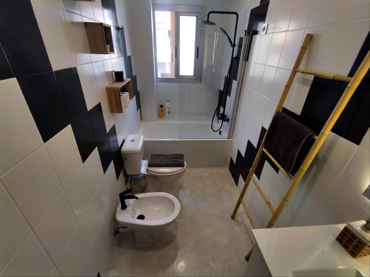 Guesthouse Shared With Host Alicante Exteriör bild